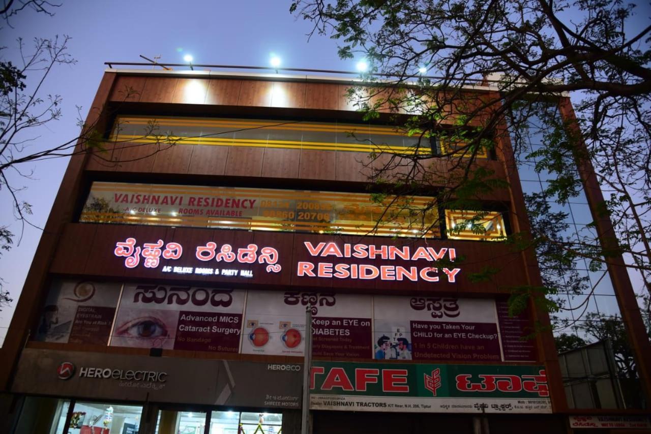 Vaishnavi Residency Tiptur Hotel Tarikere ภายนอก รูปภาพ
